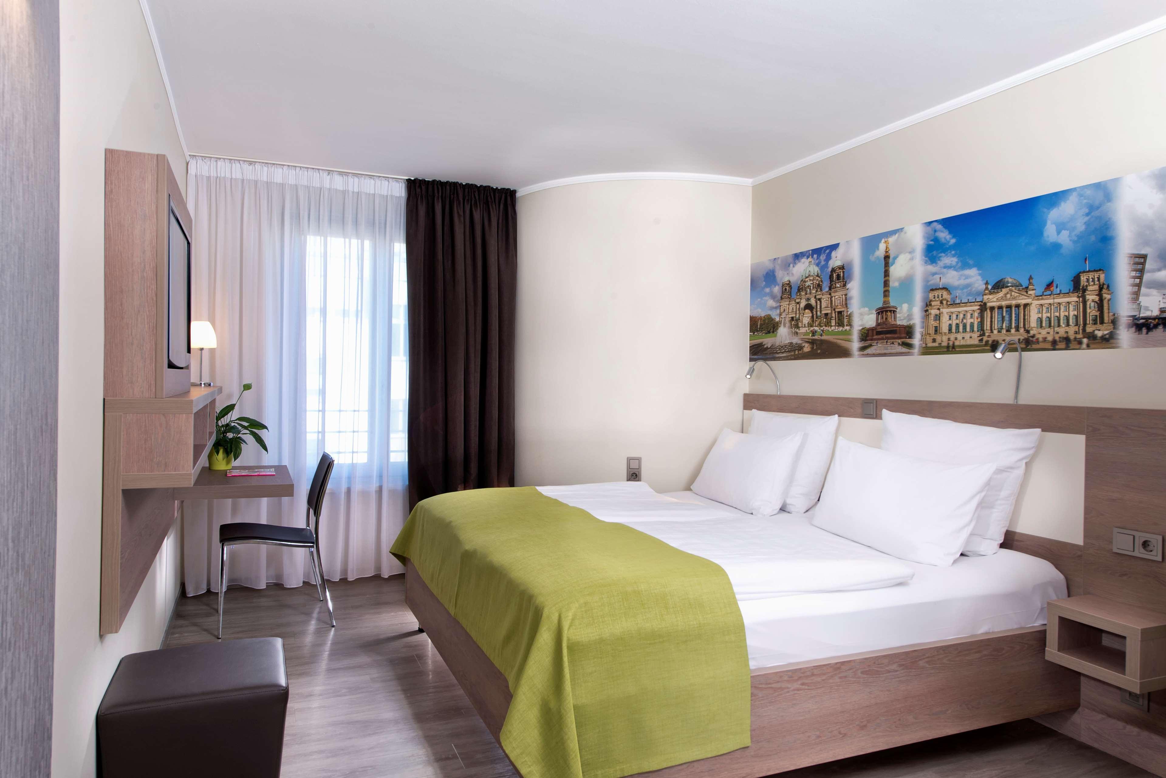 Western Kantstrasse 4*