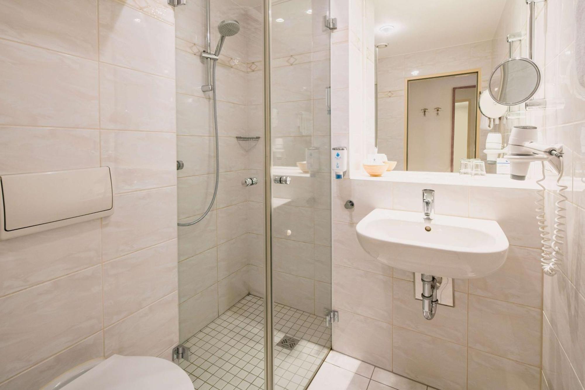 Western Kantstrasse 4*